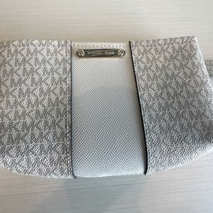 Michael Kors, Fanny belt